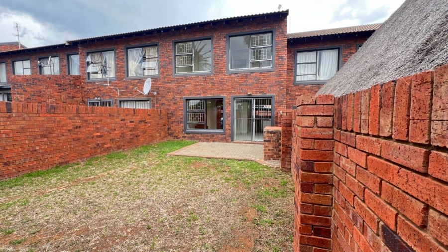 2 Bedroom Property for Sale in Langenhovenpark Free State